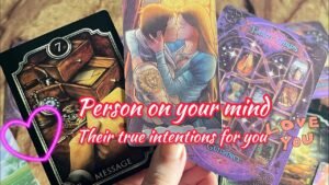 Leia mais sobre o artigo Person on your mind : Their true intentions for you💞 Hindi tarot card reading | Love tarot