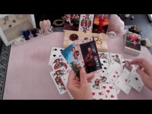 Leia mais sobre o artigo Seine SITUATION ist ein GRUSELKABINETT,  er hat eine BITTER PILLE zu SCHLUCKEN | #tarot #liebe