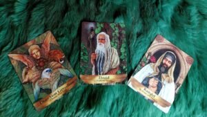 Leia mais sobre o artigo TỔ TIÊN SẮP “PHÙ HỘ ” ĐIỀU GÌ CHO BẠN?   @EvelynTarot