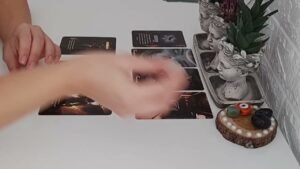 Leia mais sobre o artigo AKLINDAKİ KİŞİ BUGÜN NE YAŞIYOR ? #tarot #aboneol#ilişkiaçılımı #aşk #aklımdakikişi