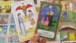 Leia mais sobre o artigo AKLINDAKİ KİŞİ❤ 💌SENİN İLE İLGİLİ HANGİ KARARI ALDI❤ 🧿💯#tarotfalı #aklımdakikişihakkımdanedüşünüyor
