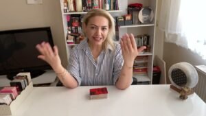 Leia mais sobre o artigo 🔮AKLINDAKİ KİŞİNİN SENİNLE İLGİLİ GERÇEK NİYETİ NE? #tarot #aklımdakikişitarot #yasakaşktarotaçilim