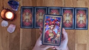 Leia mais sobre o artigo MASZ WIADOMOŚĆ!💌 Jak raniąca relacja może wzmacniać? – TAROT odpowiada.💫💫💫