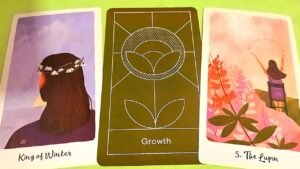 Leia mais sobre o artigo Ai KIẾM TÌM Bạn Trong Tháng 8 / Tarot Reading