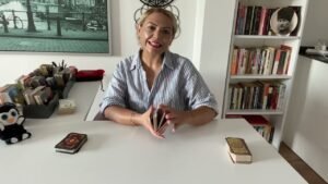 Leia mais sobre o artigo 🔮AKLINDAKİ KİŞİ KADERİN Mİ? KARMAN Mİ? #tarot #aklımdakikişitarot #üçlüi̇lişkitarotaçılımı # aşkfalı