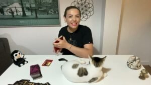 Leia mais sobre o artigo 🔮AKLINDAKİ KİŞİNİN SENİNLE İLGİLİ NİYETİ NE? #tarot #aklımdakikişitarot #yasakaşktarotaçilimi #fal