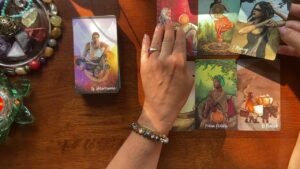 Leia mais sobre o artigo CZY ON/ONA CHCE WRÓCIĆ DO CIEBIE ? czytanie bezterminowe #tarot #czytanietarota   #tarotnamiłość