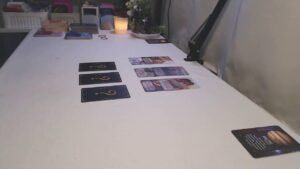 Leia mais sobre o artigo DÜŞÜNDÜĞÜN O KİŞİ SENİN NASIL BİRİ OLDUĞUNU SANIYOR? SENİ NASIL GÖRÜYOR? TAROT YORUMU