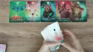 Leia mais sobre o artigo Ondaki Sen… Seni Nasıl Anlatırdı? Senden Beklentileri Neler? Tarot