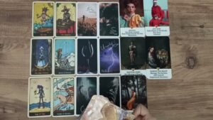Leia mais sobre o artigo Seninle İlgili Akıldan Yürekten Geçenleri Tarot