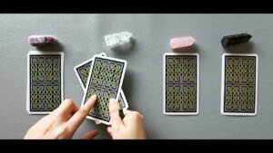 Leia mais sobre o artigo tarot: chọn tụ bài: yes, no, maybe