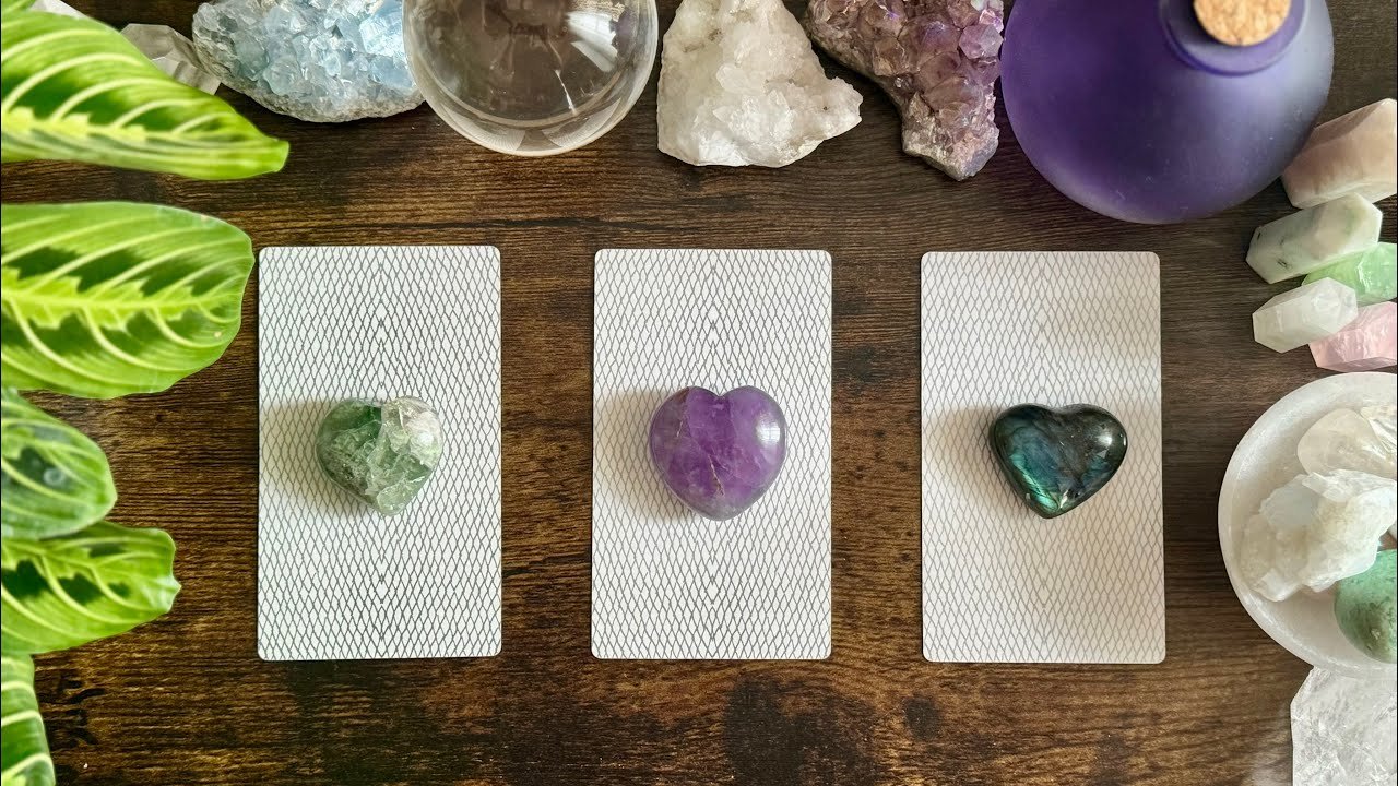 No momento, você está visualizando WHO is coming towards you? 🫣🌹🦋👀🕊️🤔🔮Pick a Card Reading🔮🤔🕊️👀🦋🌹🫣