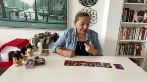 Leia mais sobre o artigo 🔮AKLINIZDAKİ KİŞİ SİZİ SEVİYOR MU? MERAK EDİYOR MU? ÖZLÜYOR MU? #tarot #fal #aklımdakikişitarot