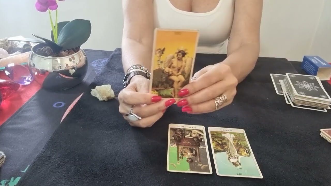 No momento, você está visualizando 🔮✨️Cabeça e o coração ❤️ dele(a) hoje. O que “pensa e sente” por você hoje?? Tarot Revela