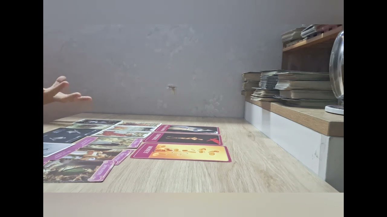 No momento, você está visualizando Chọn 1 tụ bài: VÌ SAO BẠN GẶP HỌ? 💞 Tarot (timestamp dưới video)