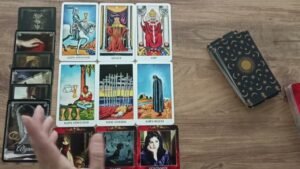 Leia mais sobre o artigo Seni Üzen Kişi Neler Yaşıyor? Geri Dönüşü Var mı? Tarot