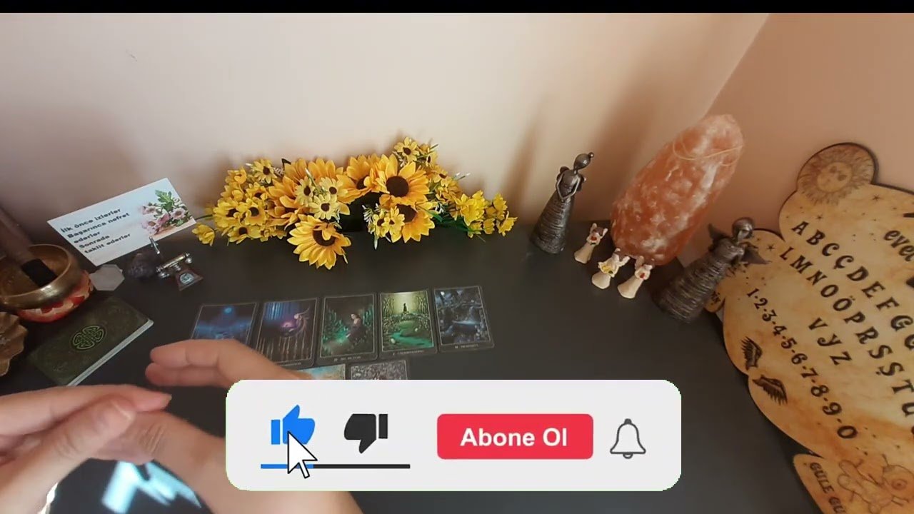 No momento, você está visualizando Aklımdaki Kişi Ne Yapmak İstiyor 🤔Tarot Açılımı