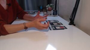Leia mais sobre o artigo ANIN ENERJİSİNDE O KİŞİ SENİ DÜŞÜNÜYOR MU? TAROT YORUMU