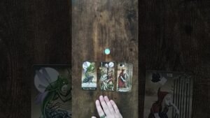 Leia mais sobre o artigo Расклад понедельника 07.10.2024 лунный камень #таро #гадание #tarot #тароонлайн #shorts