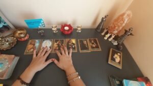 Leia mais sobre o artigo ✔️Onun Hayatında Şuanda Bilmediğin Neler Oluyor. 🤔Aklımdaki kişi Tarot Açılımı