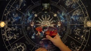 Leia mais sobre o artigo Tarot Tygodniowy 🃏🎴🀄️ 14-20/10/2024 🗓: Wszystkie Znaki Zodiaku (♈️♉️♊️♋️♌️♍️♎️♏️♐️♑️♒️♓️)