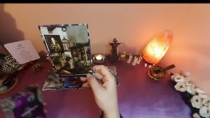 Leia mais sobre o artigo Aklımdaki Kişinin EN GERÇEK ve EN DERİN Duyguları / Hisleri ne? Tarot