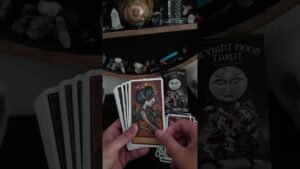 Leia mais sobre o artigo Deviant Moon Tarot