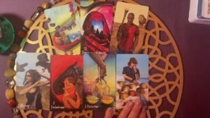 Leia mais sobre o artigo KTO SIĘ W TOBIE ZAKOCHAŁ 💕 #tarot #tarotinteractivo #czytanietarota #tarotcards