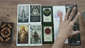 Leia mais sobre o artigo Neden Sessiz? Neler Söylemek İsterdi? Suskunluğu Bozacak mı? Tarot