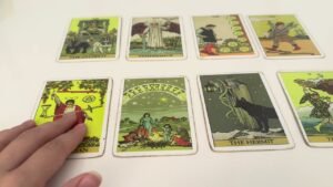 Leia mais sobre o artigo O KİŞİNİN GÖZÜNDE NASIL BİRİSİN SÖYLEDİKLERİNE ŞOK OLACAKSIN #tarot