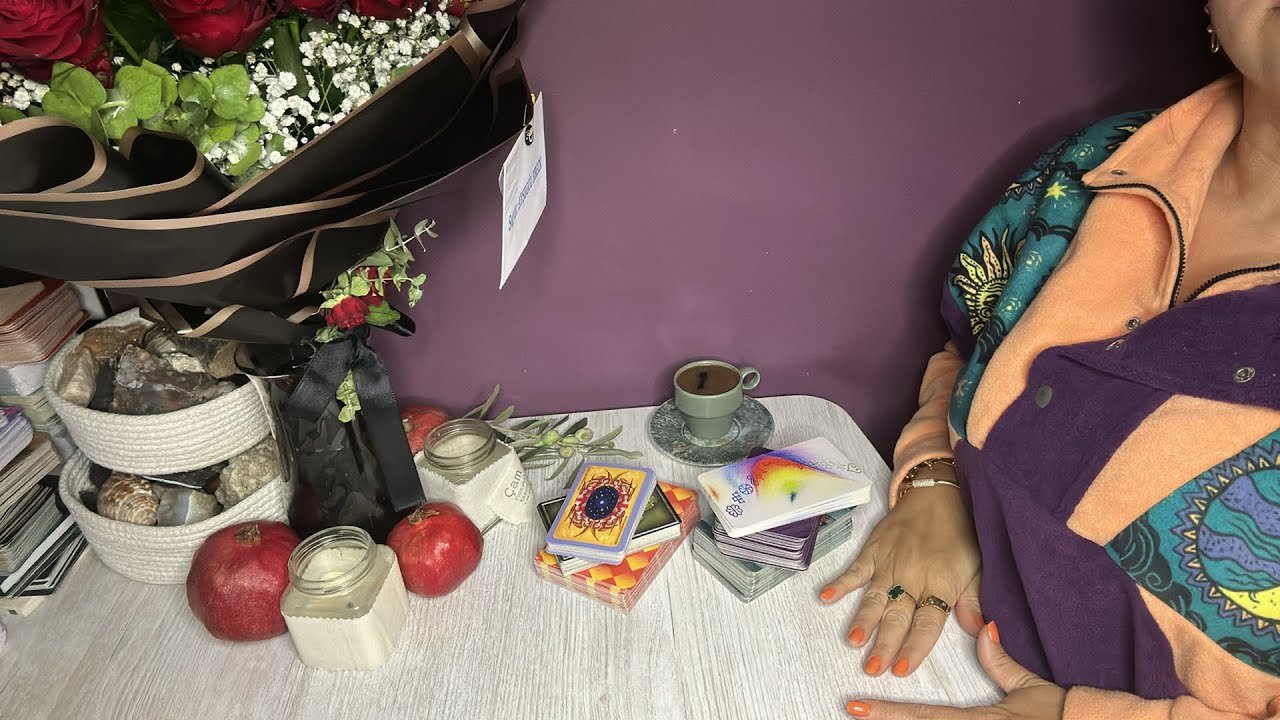 No momento, você está visualizando O Neden sessiz? Niye adım atmıyor? Geri Dönecek mi? Tarot Bakımı