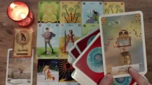 Leia mais sobre o artigo Tam Şu Anda Neler Hissediyor? Tarot