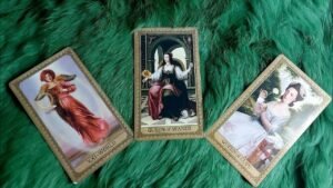 Leia mais sobre o artigo VÒNG QUAY ĐỊNH MỆNH ĐANG LẸ LÀNG CUỐN AI VỀ PHÍA BẠN? TẠI SAO? @EvelynTarot