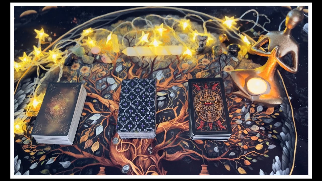 No momento, você está visualizando Aklındaki Kişi Ne Düşünüyor Tarot Yorumu🔮