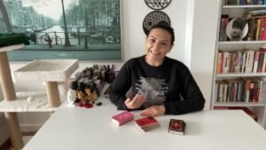 Leia mais sobre o artigo ♥️AKLINDAKİ KİŞİ SENİ KALBEN SEVİYOR MU? #tarot #tarotfali #aklımdakikişitarot #astroloji #evlilik