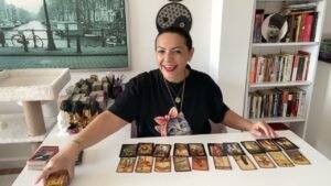 Leia mais sobre o artigo 💯AKLINDAKİ KİŞİNİN SENİNLE İLGİLİ GERÇEK NİYETİ NE? #tarot #tarotfali #aklımdakikişitarot #astroloji