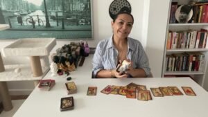 Leia mais sobre o artigo ⚖️İLAHİ ADALET TECELLİ EDECEK Mİ? HAKSIZLIĞIN BEDELİNİ NASIL ÖFEYECEK? #tarot #fal #tarotfali