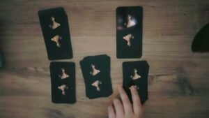 Leia mais sobre o artigo KATİNA DESTESİ İLE DETAYLI İLİŞKİ AÇILIMI ‼️