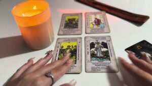 Leia mais sobre o artigo SİZ YOKKEN O NE YAPIYOR NELER ÇEVİRİYOR ŞOK OLACAKSIN #tarot 😱🥹