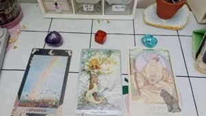 Leia mais sobre o artigo THÔNG ĐIỆP BẠN CẦN LẮNG NGHE LÚC NÀY? Lâm Sao Tarot đang phát trực tiếp!