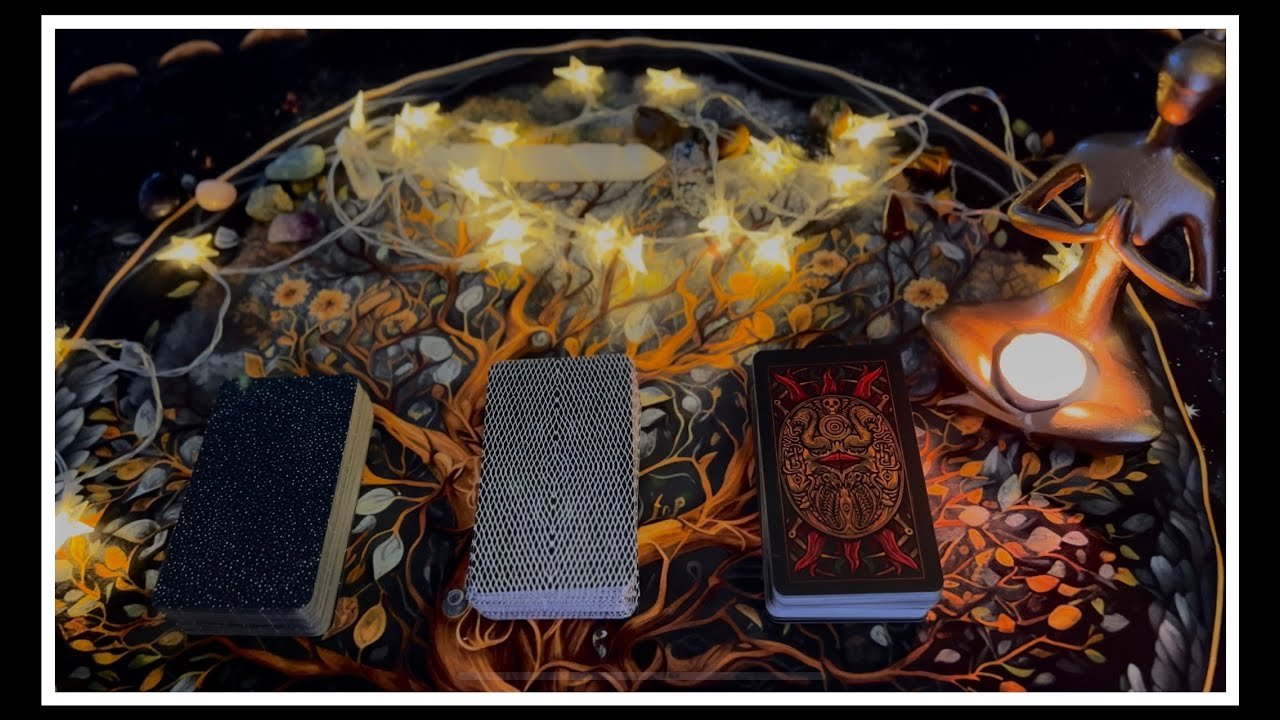 No momento, você está visualizando Aklındaki Kişinin Duygu Düşünceleri Tarot Yorumu🔮