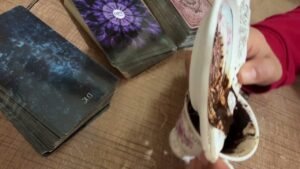 Leia mais sobre o artigo ARTIK TÜM DUYGULARINI DÜŞÜNCELERİNİ DİLE GETİRECEK GENEL KAHVE TAROT FALI #tarot #kahvefalı #sufalı