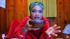 Leia mais sobre o artigo ASMR ~ Rude Psychic Tarot Card Reader Gives You A Reading ( She’s A Scammer )