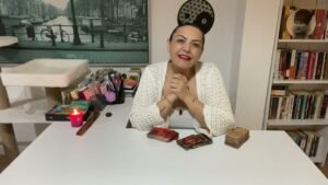 Leia mais sobre o artigo ♥️AKLINDAKİ KİŞİ İLE AŞKINIZ BİTTİ Mİ ? YOKSA DEVAM MI? #tarot #tarotfali #aşkfalı #tarotacilimi