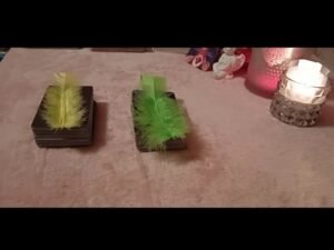 Leia mais sobre o artigo ✉️🩷✨️Esto es lo que ESTÁ PENSANDO  + CANALIZACIÓN ✨️🩷✉️  Tarot Interactivo Amor Hoy
