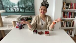 Leia mais sobre o artigo 💯KENDİNİ GERİYE ÇEKERSEN AKLINDAKİ KİŞİ HANGİ HAMLEYİ YAPAR? #tarot #aklımdakikişitarot #aşkfalı