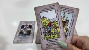 Leia mais sobre o artigo O KİŞİ BUGÜN SENİNLE İLGİLİ NE DÜŞÜNDÜ ? #tarot
