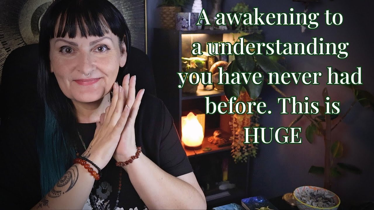No momento, você está visualizando This is big, when you have this understanding you will awaken – tarot reading