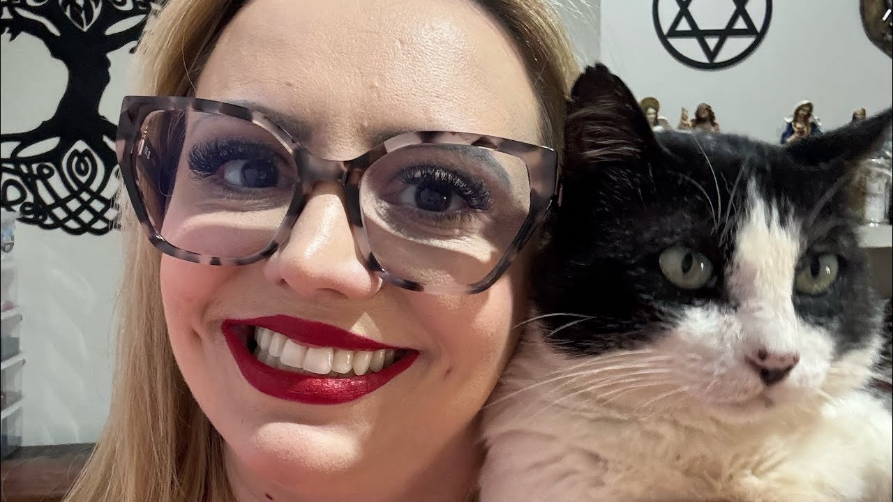 No momento, você está visualizando SUPER CHAT COM BRUNA VENEZI AO VIVO – Dom Cigano Tarot