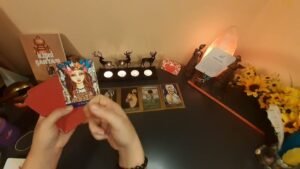 Leia mais sobre o artigo ✨ ACİL EVRENDEN DUYMAN GEREKENLER ✨İzleyene Özel Tarot Açılımı. Evren  Gerçek Diğer Yarını Getiriyor